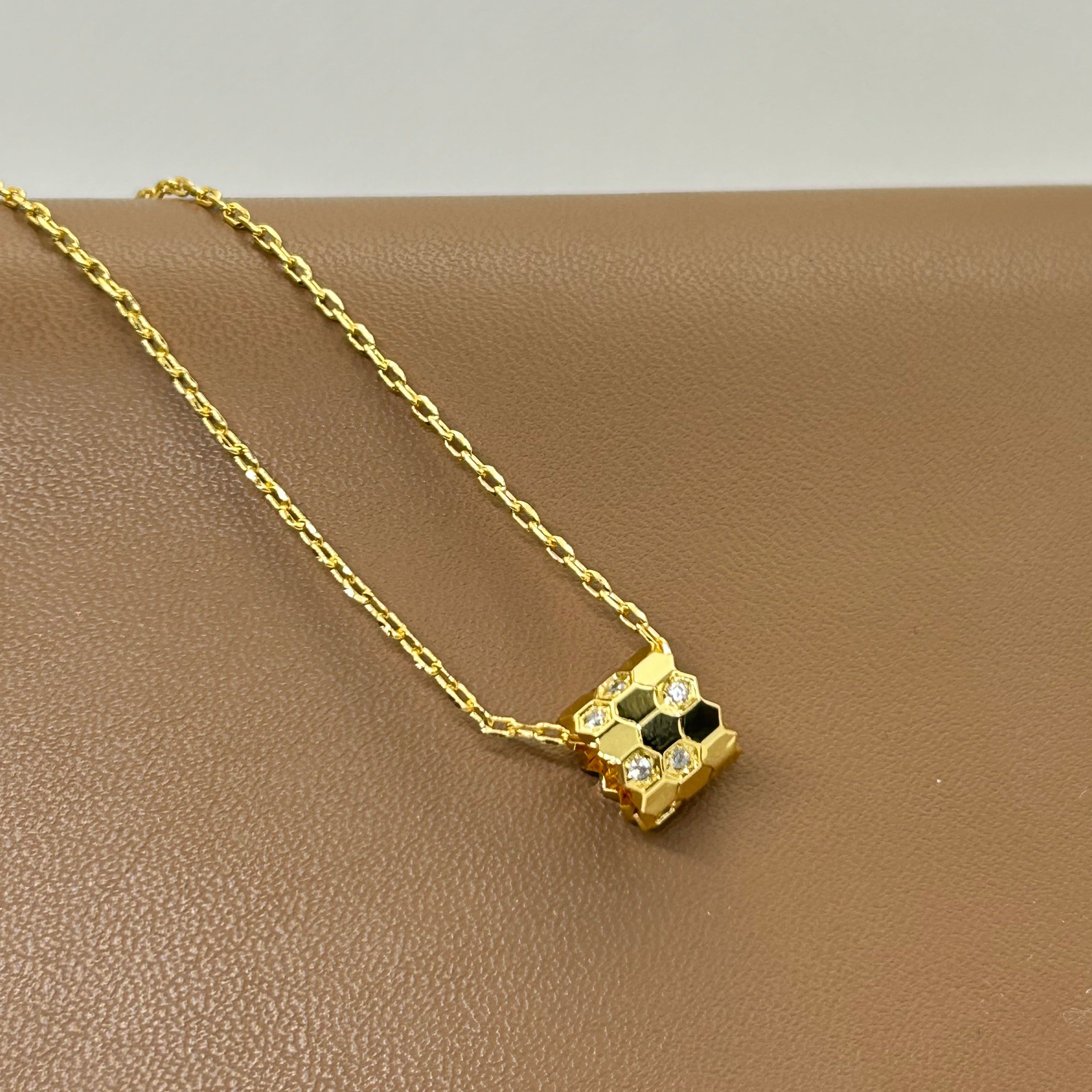 Luminous Love Necklace Gold